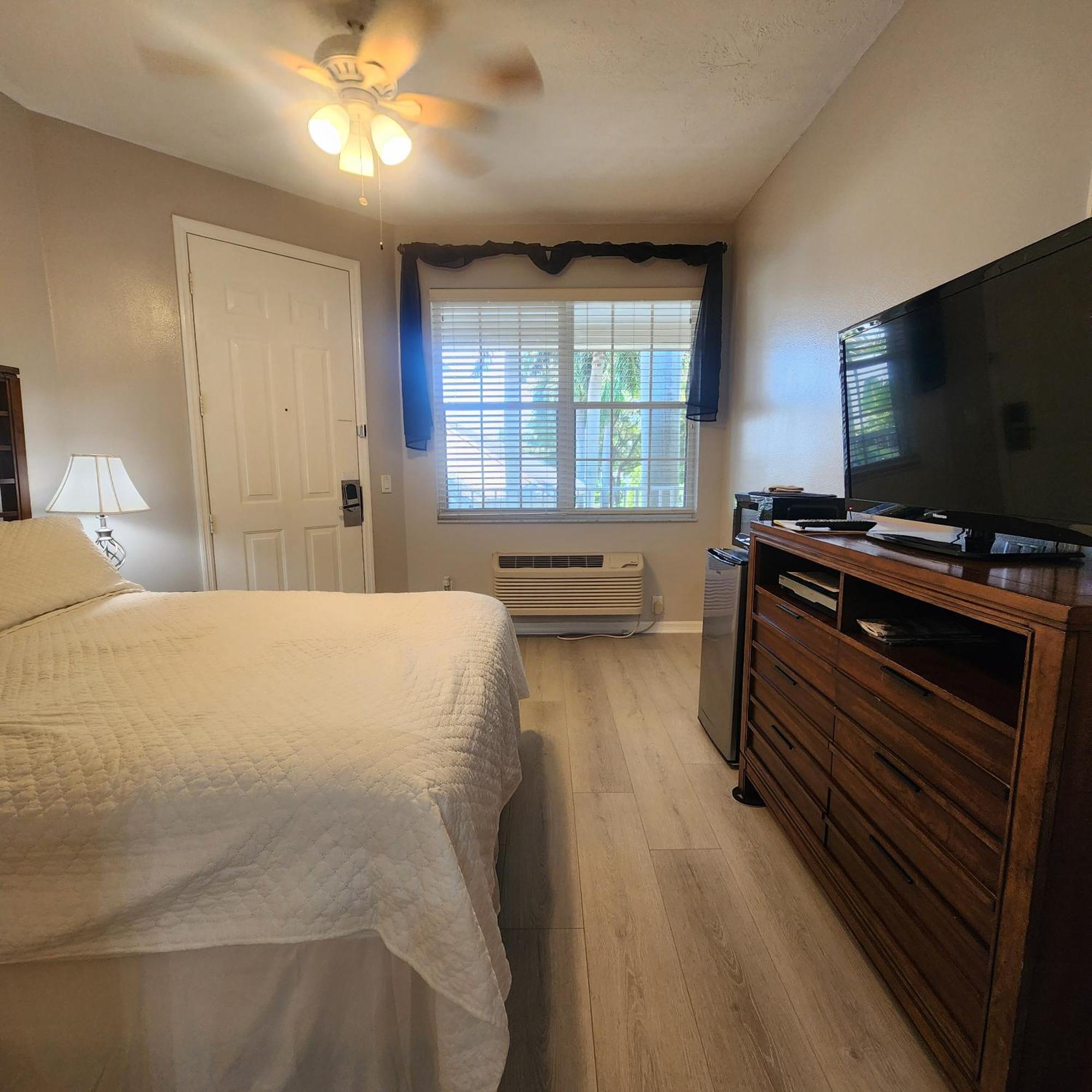 1 Bed 1 Bath At Img Near Beach แบรเดนตัน ภายนอก รูปภาพ