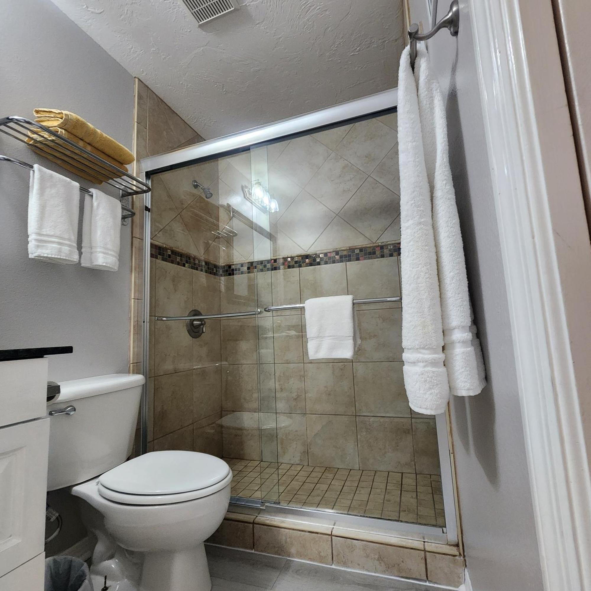 1 Bed 1 Bath At Img Near Beach แบรเดนตัน ภายนอก รูปภาพ